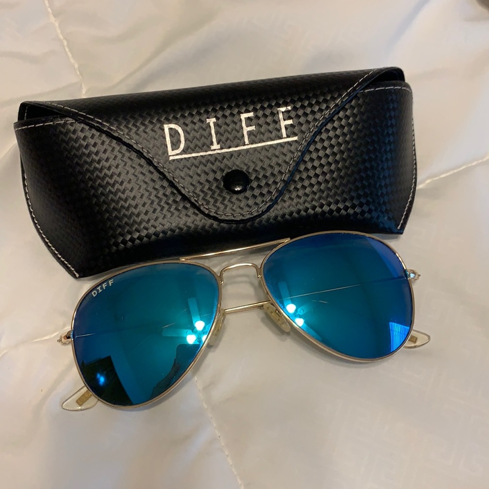 Blue Aviator Diff Eyewear Sunglasses with case